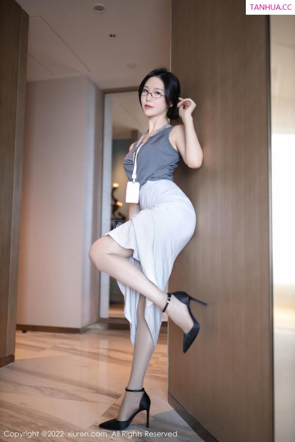 陈若依 抖娘利世 [XiuRen]高清写真图 2022.11.23 No.5900 利世 丝袜长裙第5张图片